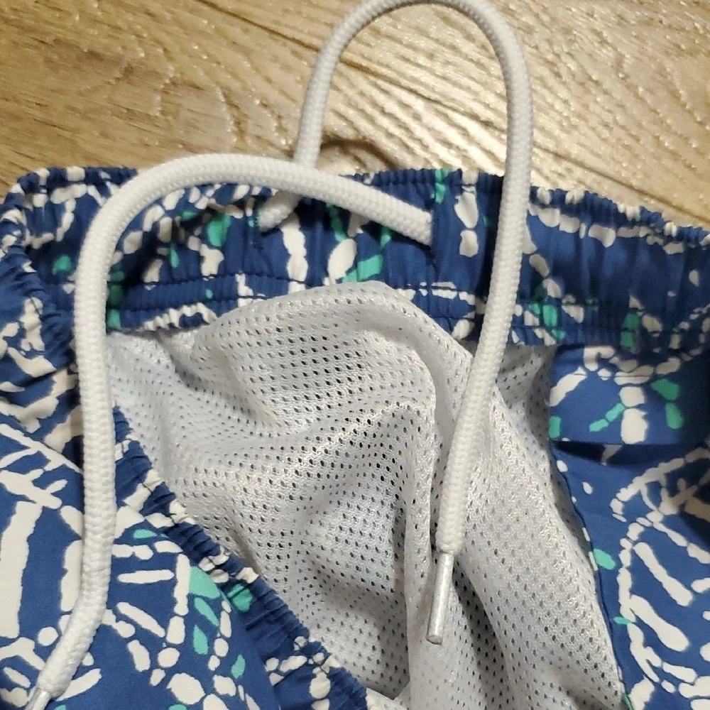 Vineyard Vines Blue and White Fish Pattern Swim Trunks